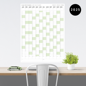 PRINTABLE VERTICAL 2025 WALL CALENDAR WITH GREEN WEEKENDS - INSTANT DOWNLOAD